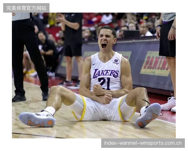 伍德转身上篮命中，湖人bench发力明显——深度崛起之夜